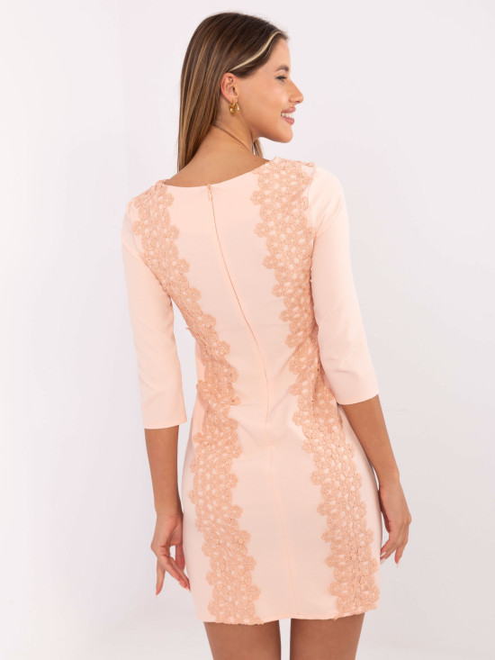 Brzoskwiniowa sukienka koktajlowa