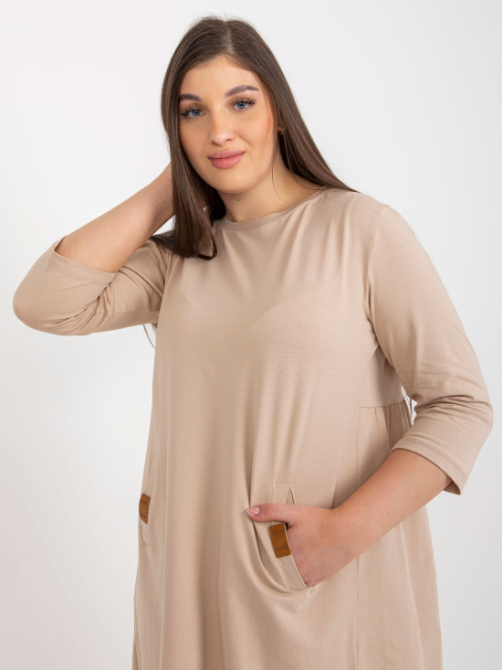 Ciemnobeżowa mini sukienka plus size z rękawem 3/4 Dalenne