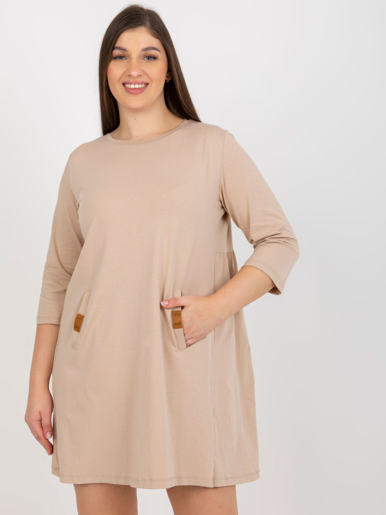 Ciemnobeżowa mini sukienka plus size z rękawem 3/4 Dalenne