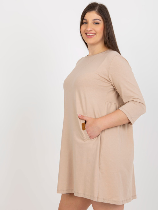 Ciemnobeżowa mini sukienka plus size z rękawem 3/4 Dalenne