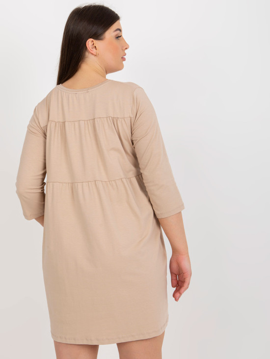Ciemnobeżowa mini sukienka plus size z rękawem 3/4 Dalenne