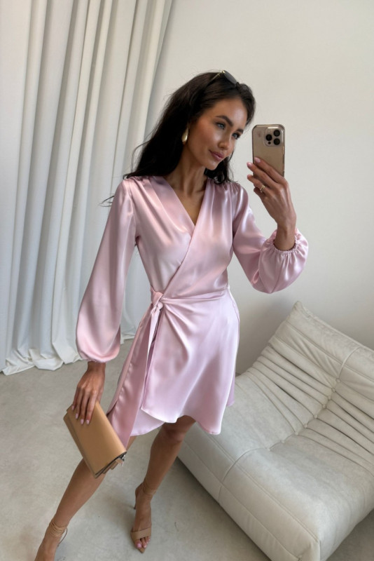 Catlin – mini sukienka w jasnoróżowym kolorze