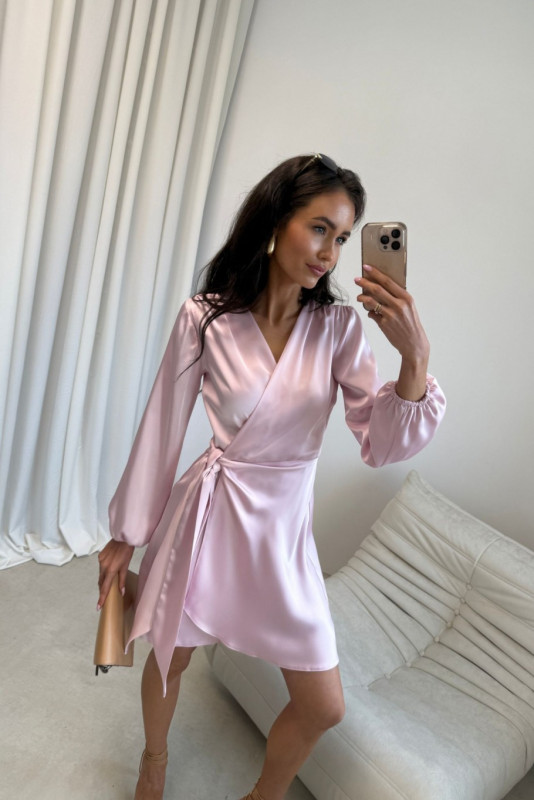 Catlin – mini sukienka w jasnoróżowym kolorze