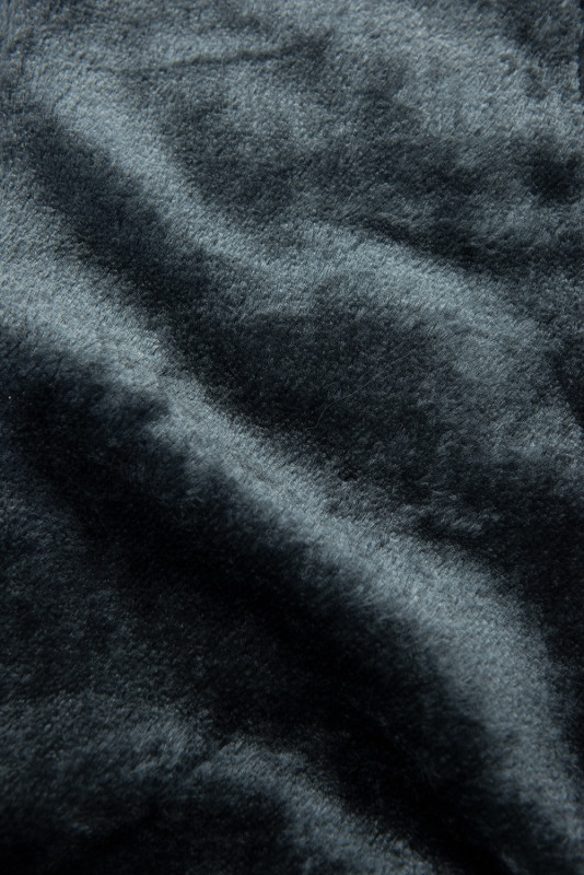 Czarna pikowana kurtka zimowa z odpinaną kapturem