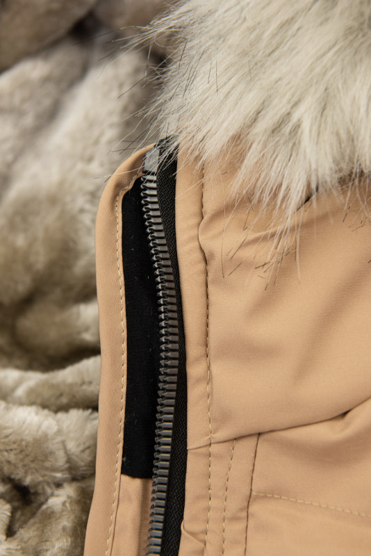 Beżowa kurtka zimowa ze ściągaczem w pasie