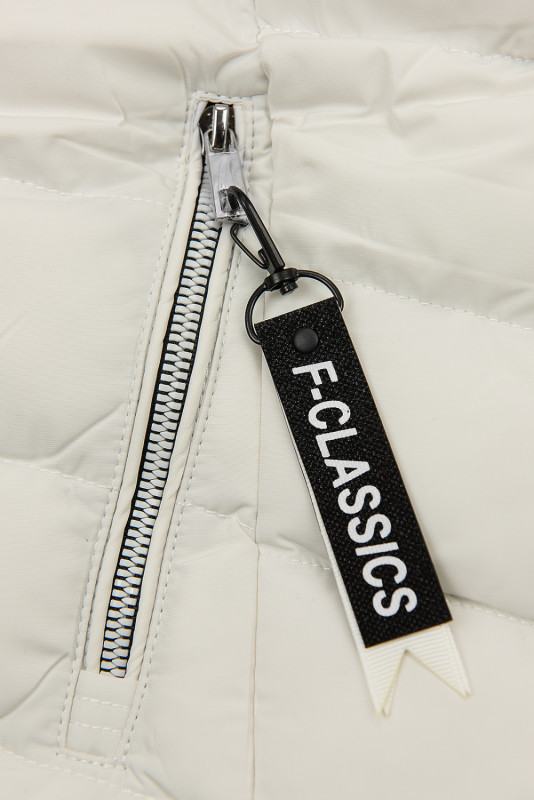 Biała kurtka na sezon jesień/zima