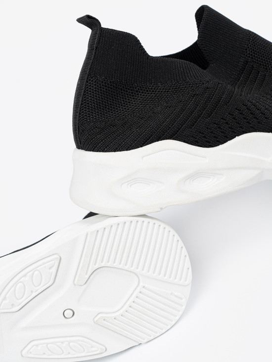 Czarne buty sportowe