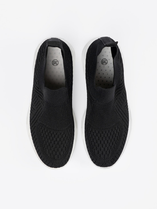 Czarne buty sportowe