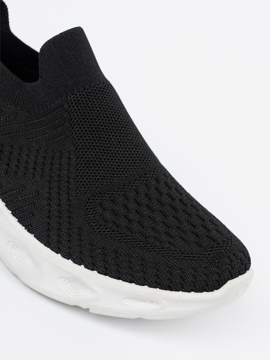 Czarne buty sportowe