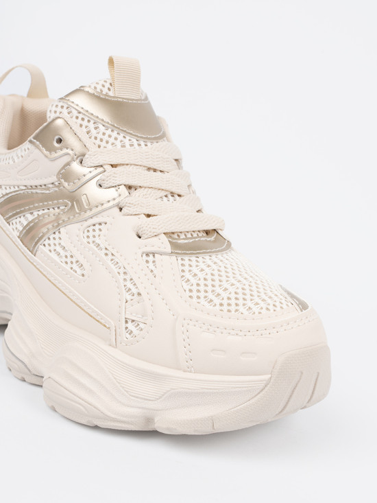 Jasnobeżowe sneakersy na grubej podeszwie