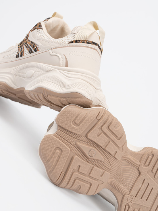 Sneakersy na grubej podeszwie w panterkę