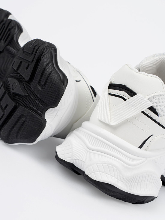 Sneakersy na grubej podeszwie białe