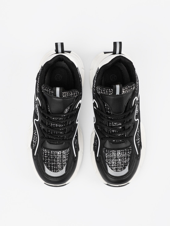 Czarne sneakersy damskie z ozdobnymi wstawkami