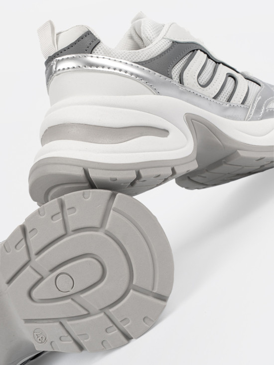 Białe damskie sneakersy ze srebrnymi wstawkami