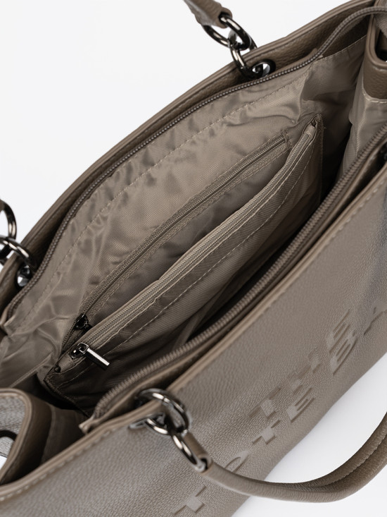 Elegancka torebka z designerskim akcentem