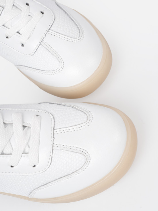 Białe damskie sneakersy