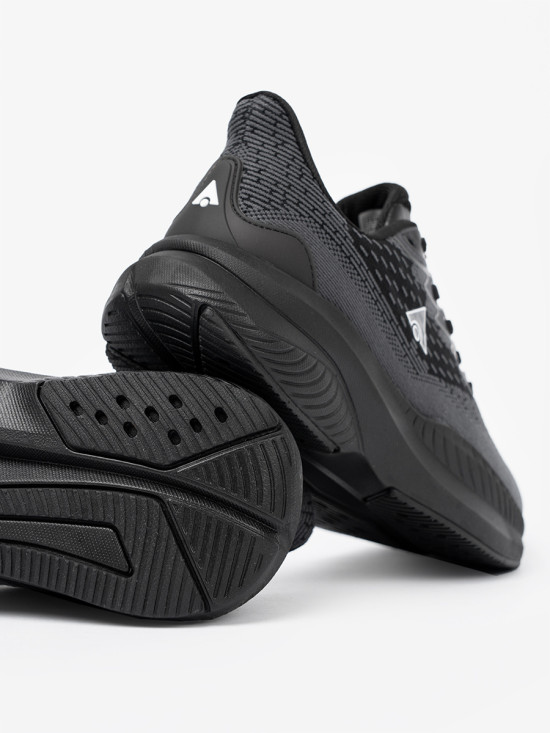 Lekkie czarne sneakersy z oddychającą cholewką McArthur