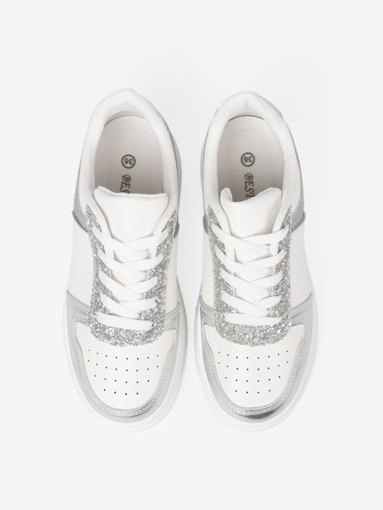 Biało-srebrne sneakersy z połyskującymi detalami