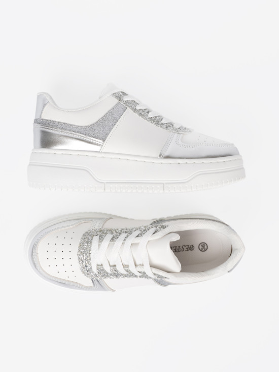 Biało-srebrne sneakersy z połyskującymi detalami