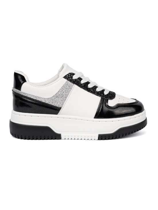 Czarno-białe sneakersy z połyskującymi srebrnymi detalami