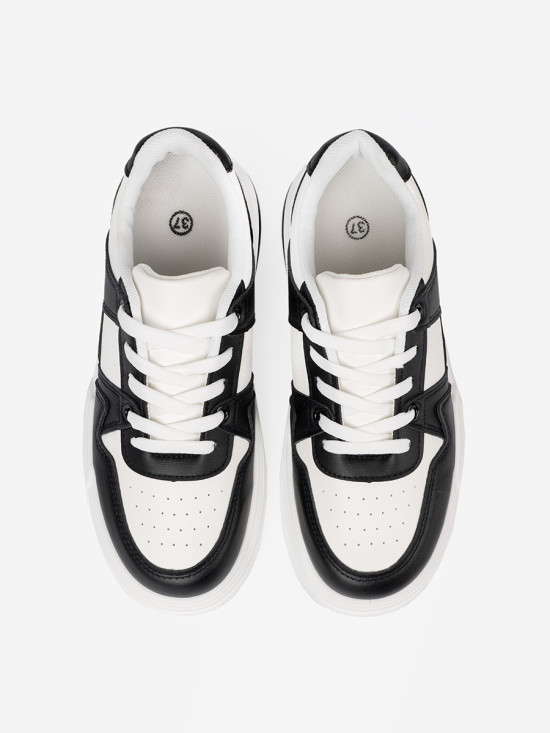 Stylowe czarno-białe sneakersy z grubą podeszwą