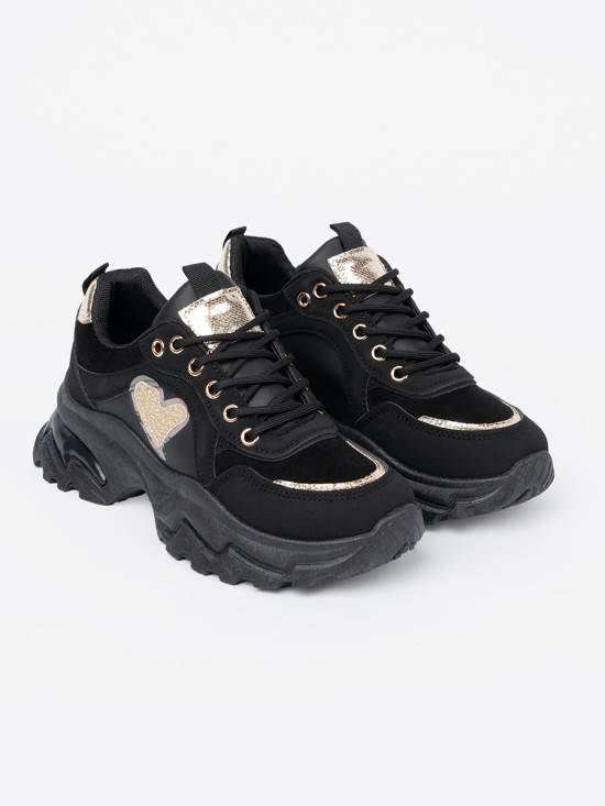 Czarne sneakersy z ozdobnym złotym sercem
