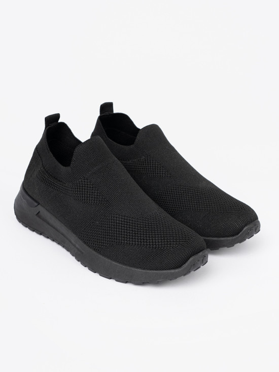 Czarne slip-on sneakers
