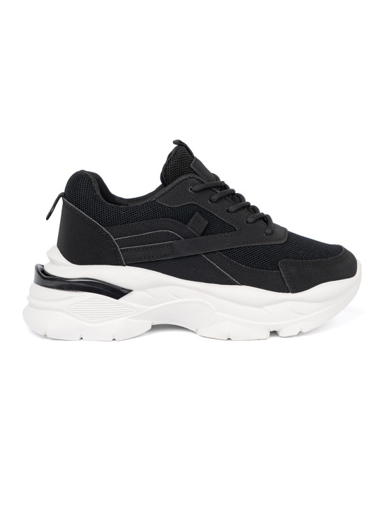 Czarne sportowe sneakersy na grubej białej podeszwie