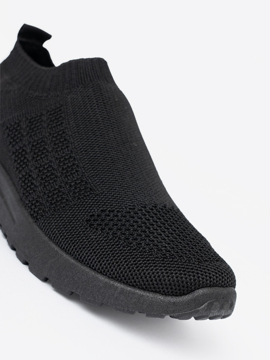 Czarne sportowe buty slip-on z siateczkową cholewką