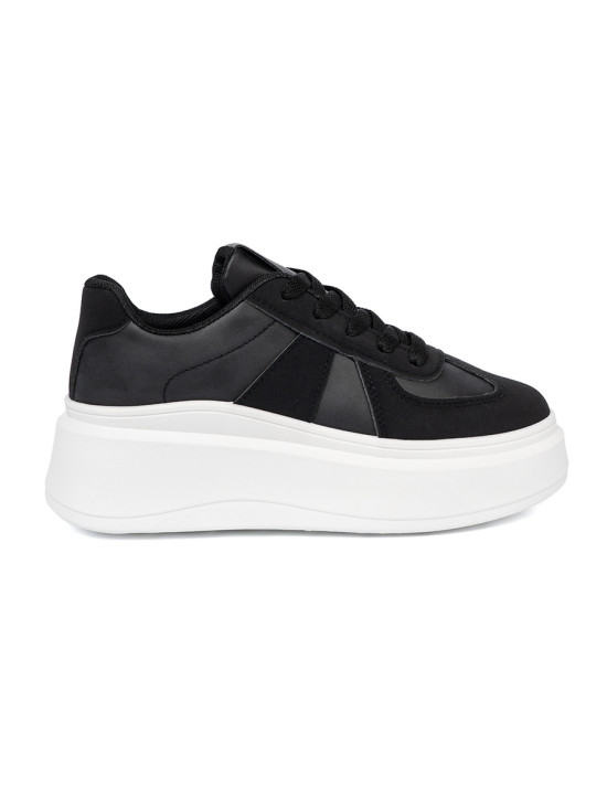 Klasyczne czarne sneakersy na grubej podeszwie