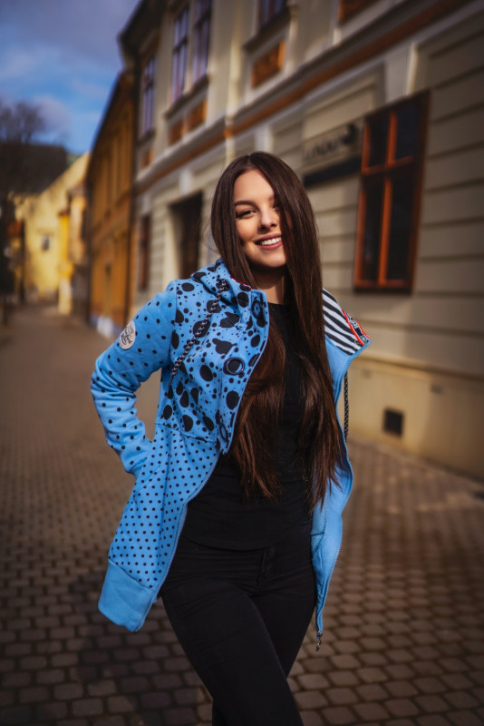 Morelowa długa bluza w kropki