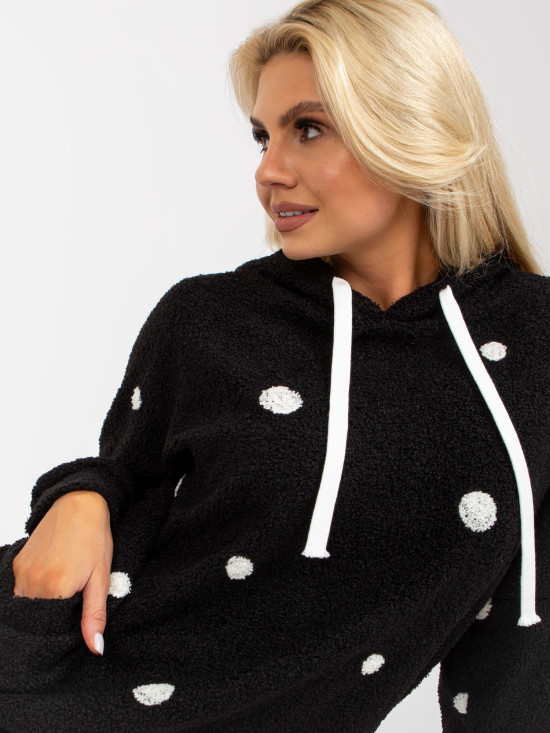 Czarna futrzana bluza w grochy z kapturem