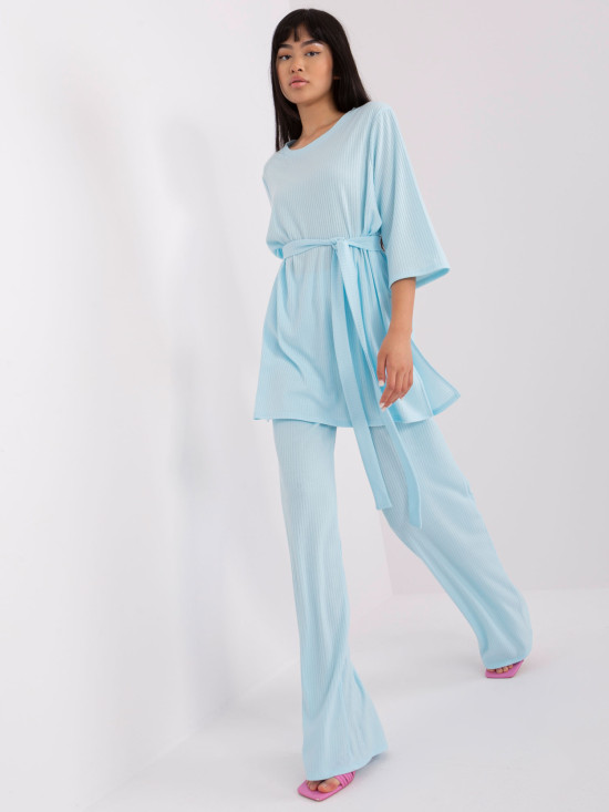 Jasnoniebieski komplet casualowy z bluzką oversize