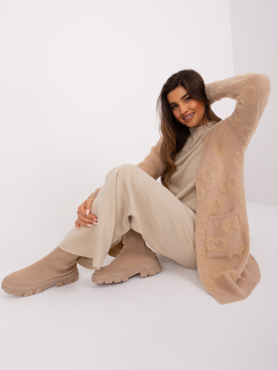 Beżowy kardigan z kieszeniami