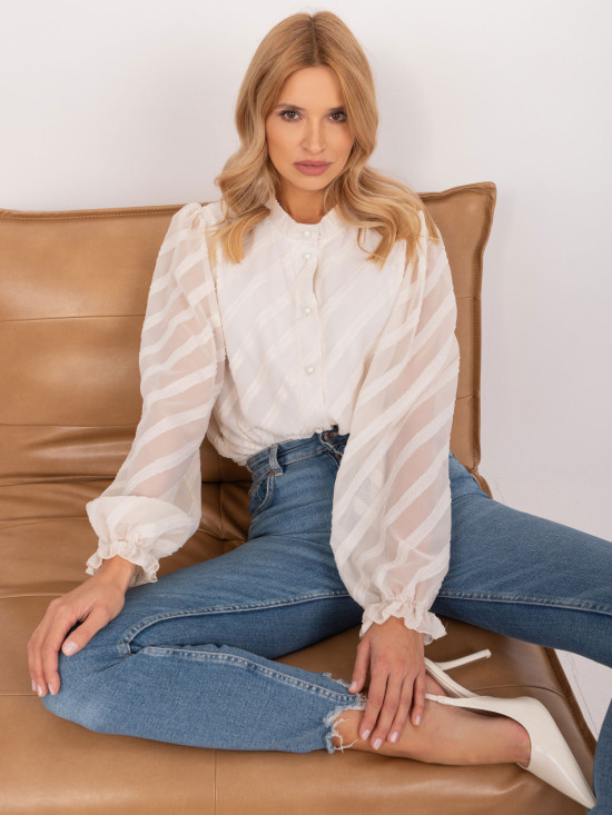 Elegancka bluzka w jasnym beżowym odcieniu