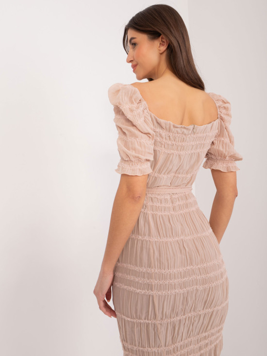 Elegancka midi sukienka w beżowym kolorze