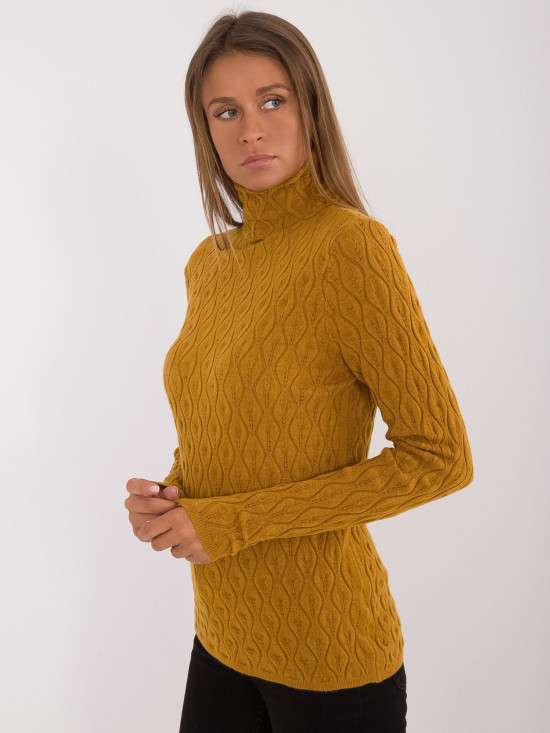 Stylowy żółty sweter z golfem