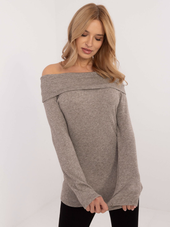 Elegancki beżowy sweter z długim rękawem