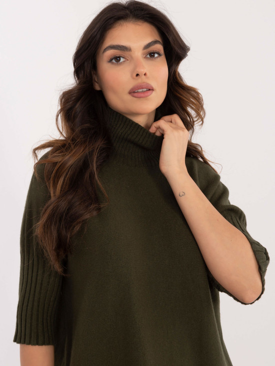 Stylowy khaki sweter z golfem