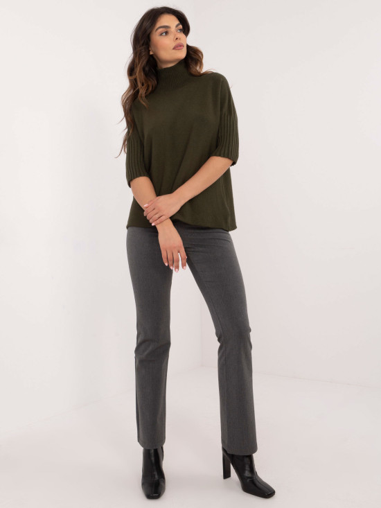 Stylowy khaki sweter z golfem