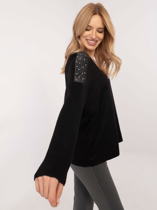 Elegancki czarny sweter z aplikacją