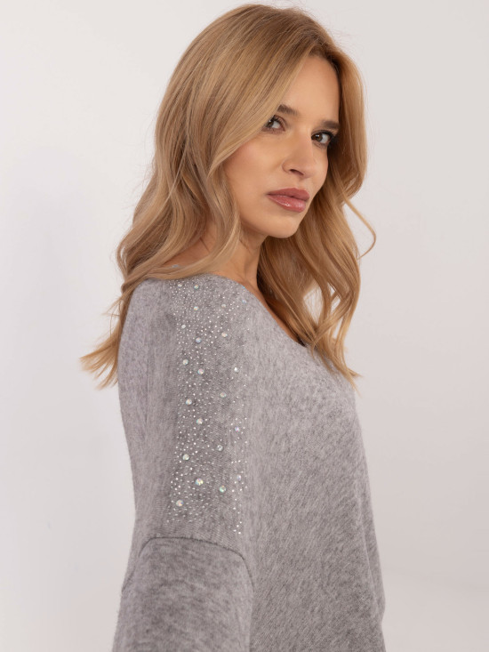 Elegancki szary sweter z aplikacją