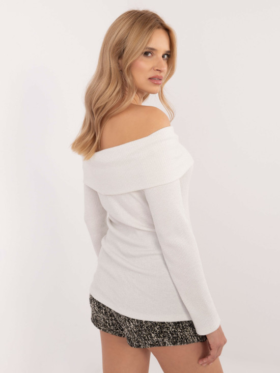 Elegancki ecru sweter z długim rękawem