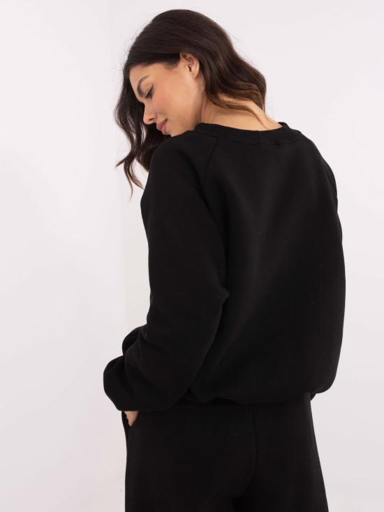 Stylowa czarna bluza z naszywkami