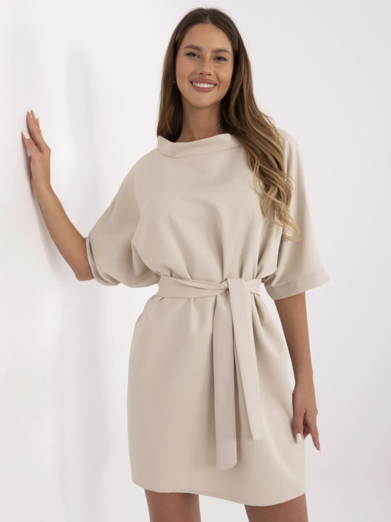 Elegancka beżowa sukienka koktajlowa