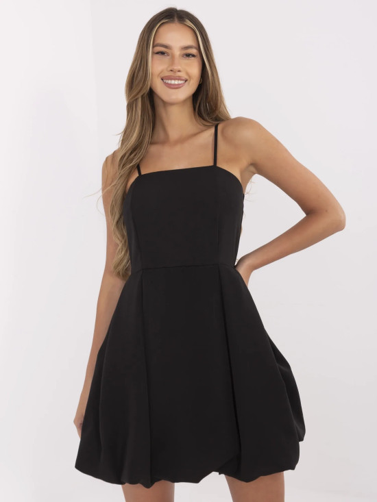 Elegancka czarna sukienka koktajlowa
