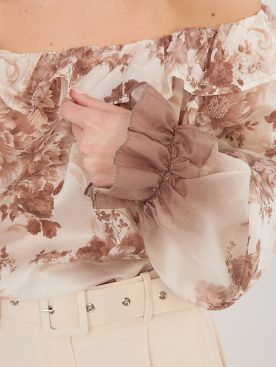 Beżowa bluzka hiszpanka w kwiaty