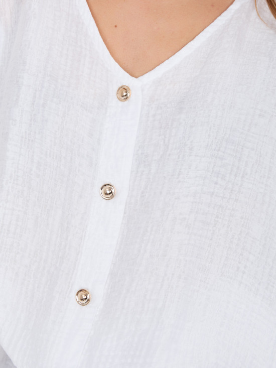 Biała bluzka z dekoltem V i fakturą materiału