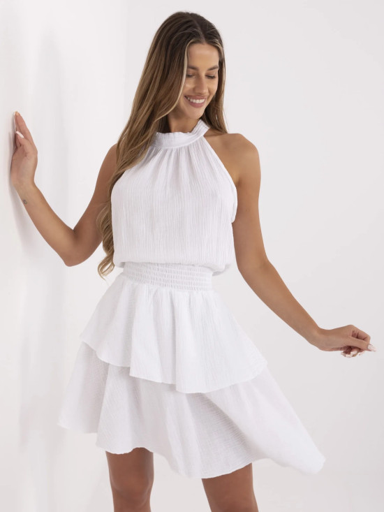 Biała rozkloszowana sukienka z falbaną