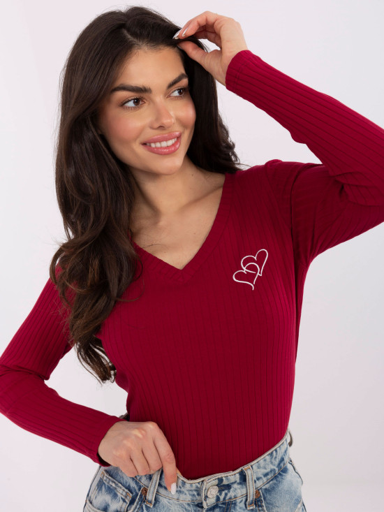 Bordowa bluzka z haftem i dekoltem w kształcie V